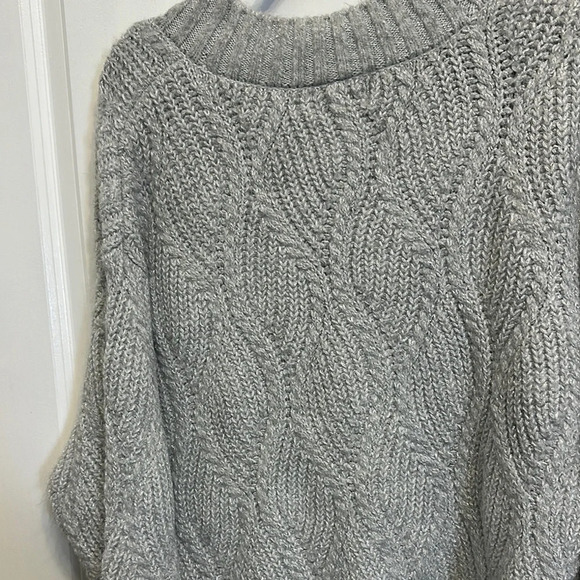 Universal Thread Women's Gray‎ Sweater - Picture 3 of 5